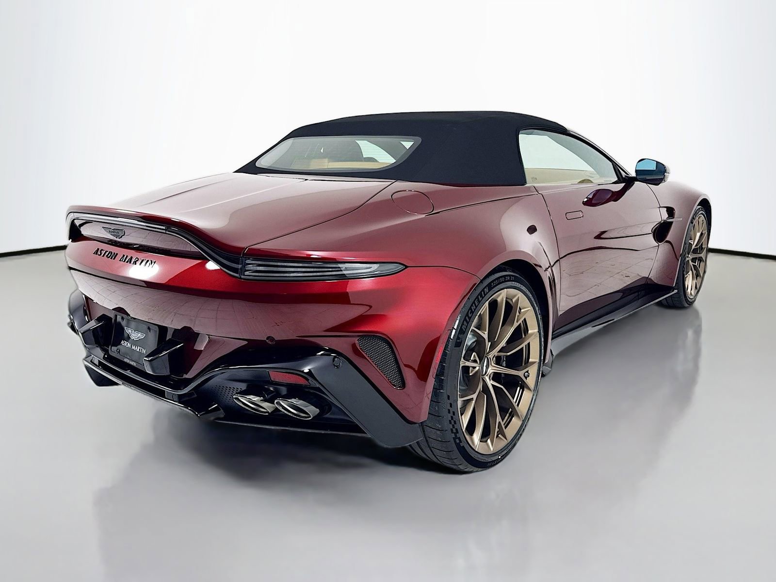Used 2026 Aston Martin V8 Vantage Coupe image 7