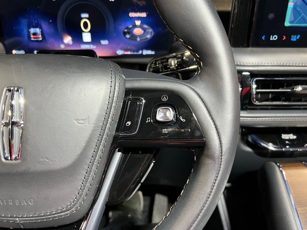 Used 2025 Lincoln Aviator Reserve w/ Illumination Package image 12