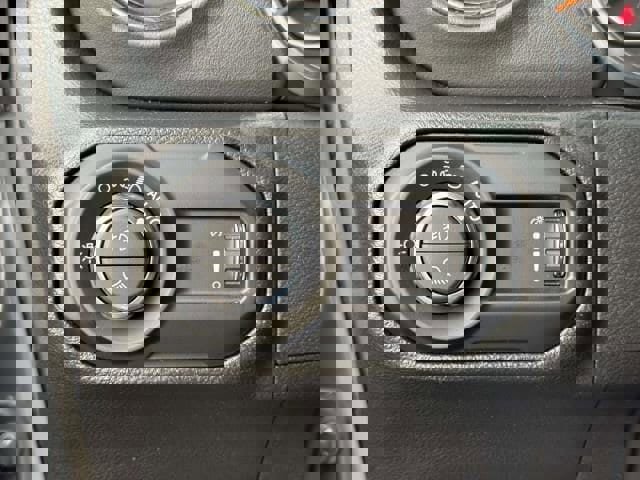 Used 2023 Jeep Gladiator Overland image 16