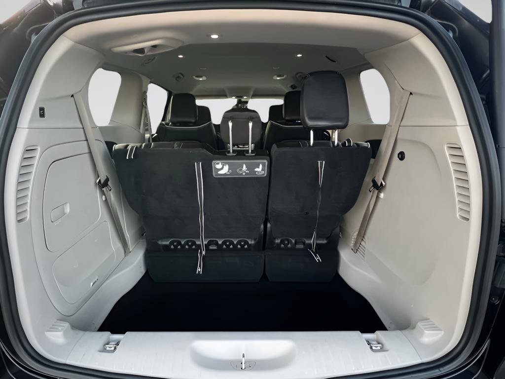 Used 2021 Chrysler Pacifica Limited image 25