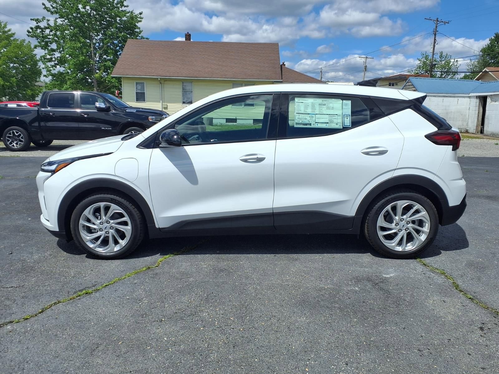 New 2027 Chevrolet Bolt LT FWD image 17