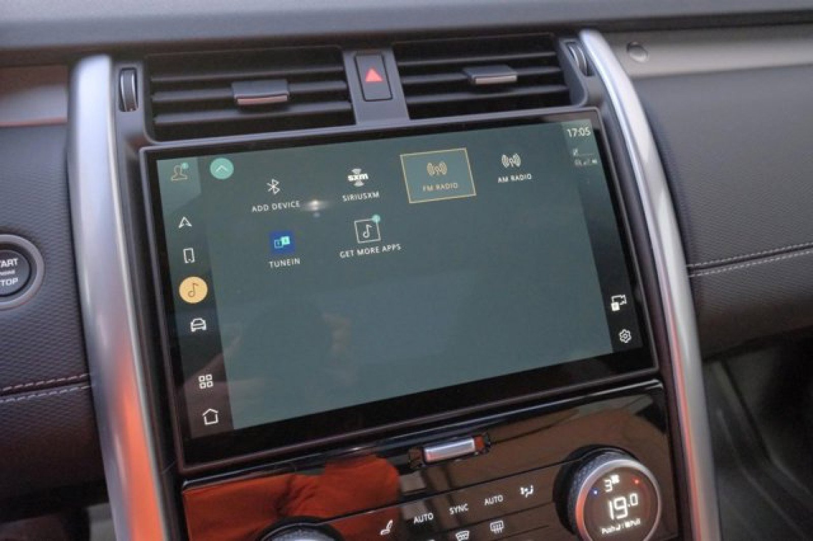 New 2025 Land Rover Discovery Dynamic SE image 23