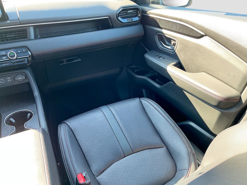 Used 2025 Honda Pilot Black Edition image 25