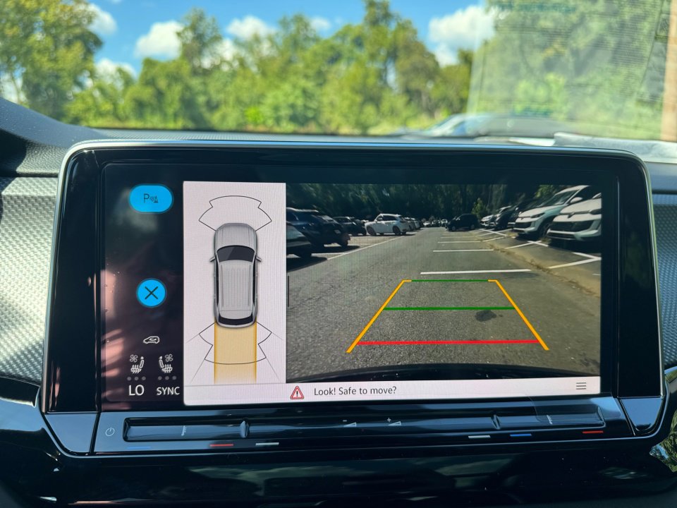 New 2026 Volkswagen Atlas Cross Sport SEL R-Line image 17