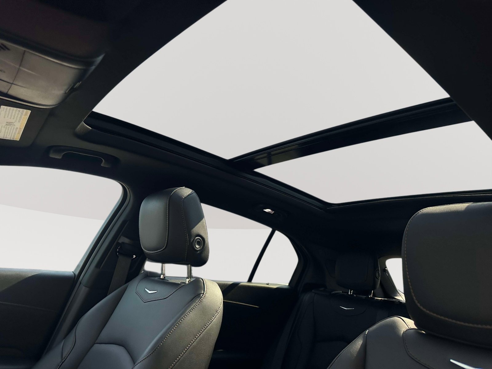 Used 2019 Cadillac XT4 Sport w/ LPO, Midnight Sport Package AWD/4WD image 7