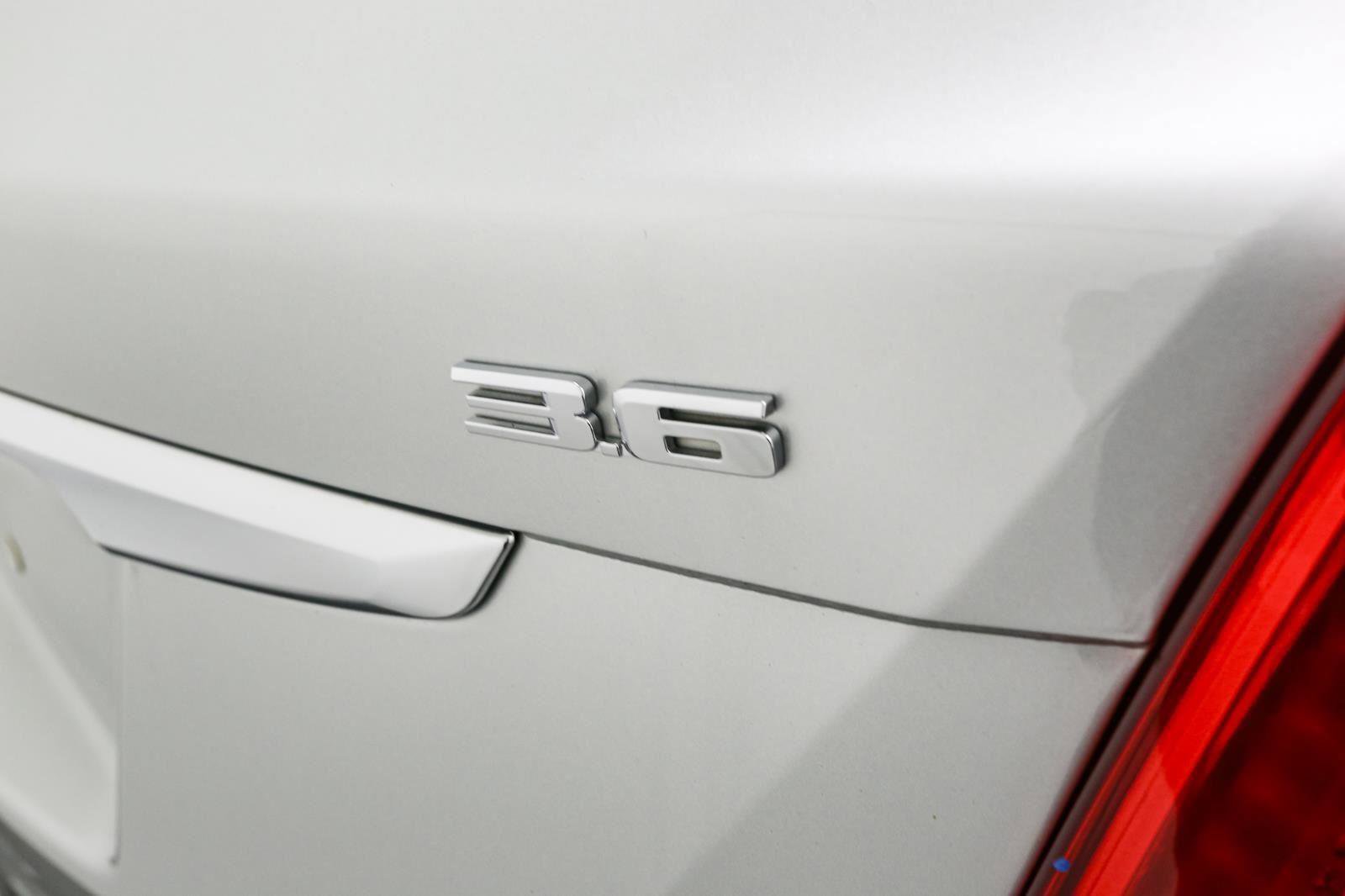 Used 2018 Cadillac XT5 Luxury w/ Driver Awareness Package image 12