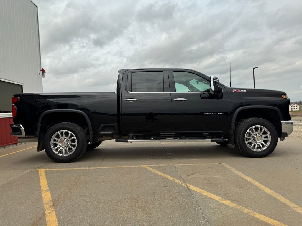 Used 2025 Chevrolet Silverado 3500 LTZ w/ LTZ Premium Package image 4