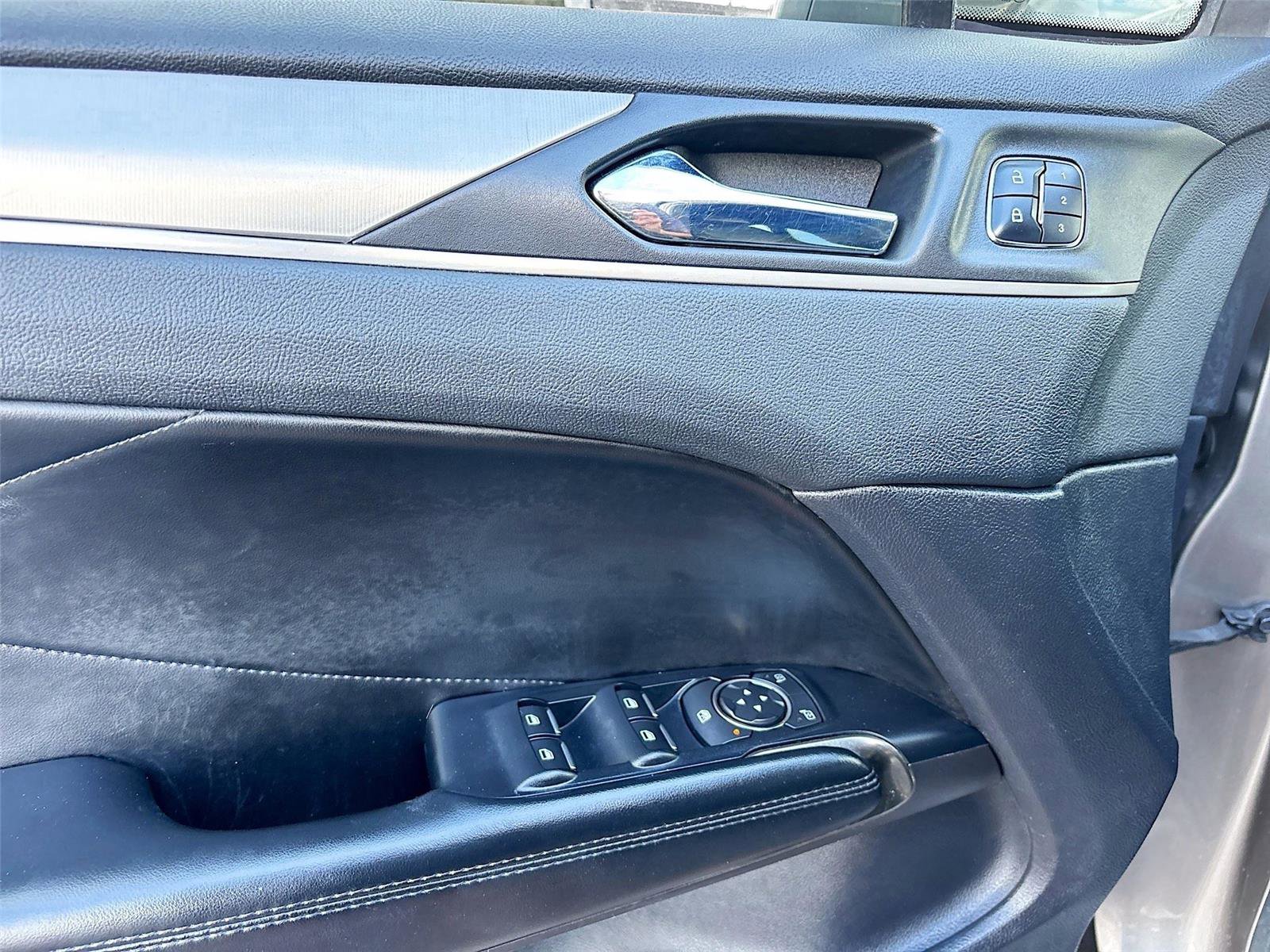 Used 2016 Lincoln MKC Premiere image 18