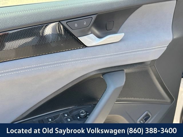 Used 2025 Volkswagen Tiguan SE AWD/4WD image 33