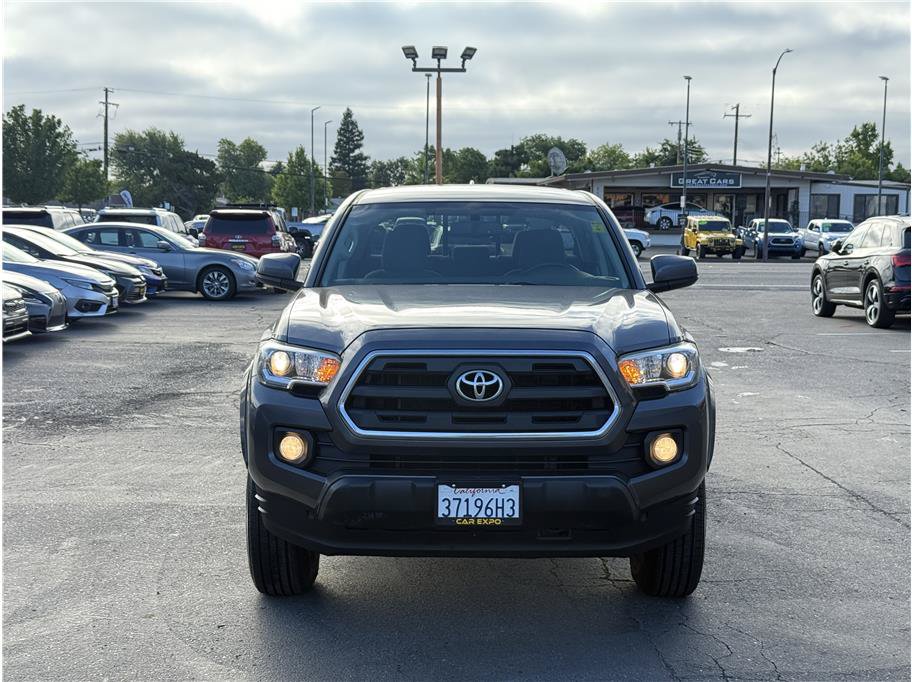 Used 2017 Toyota Tacoma SR5 w/ Tow Package RWD image 2