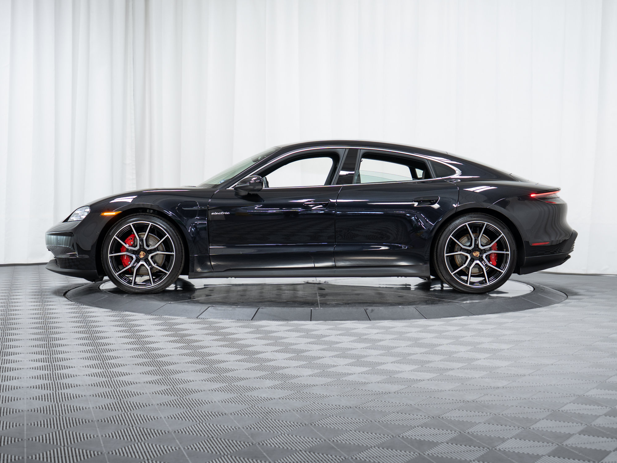 New 2026 Porsche Taycan 4S AWD/4WD image 30