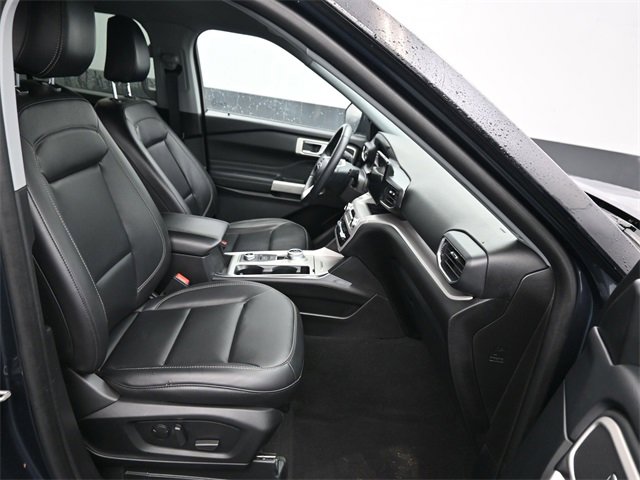 Used 2023 Ford Explorer XLT w/ Equipment Group 202A image 8