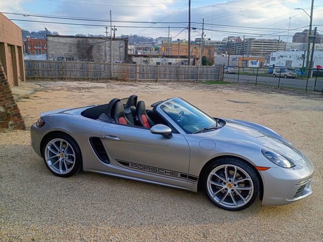 Used 2024 Porsche 718 Boxster RWD image 17