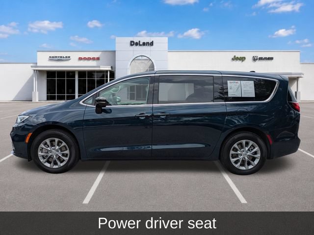 Used 2024 Chrysler Pacifica Touring-L AWD/4WD image 9
