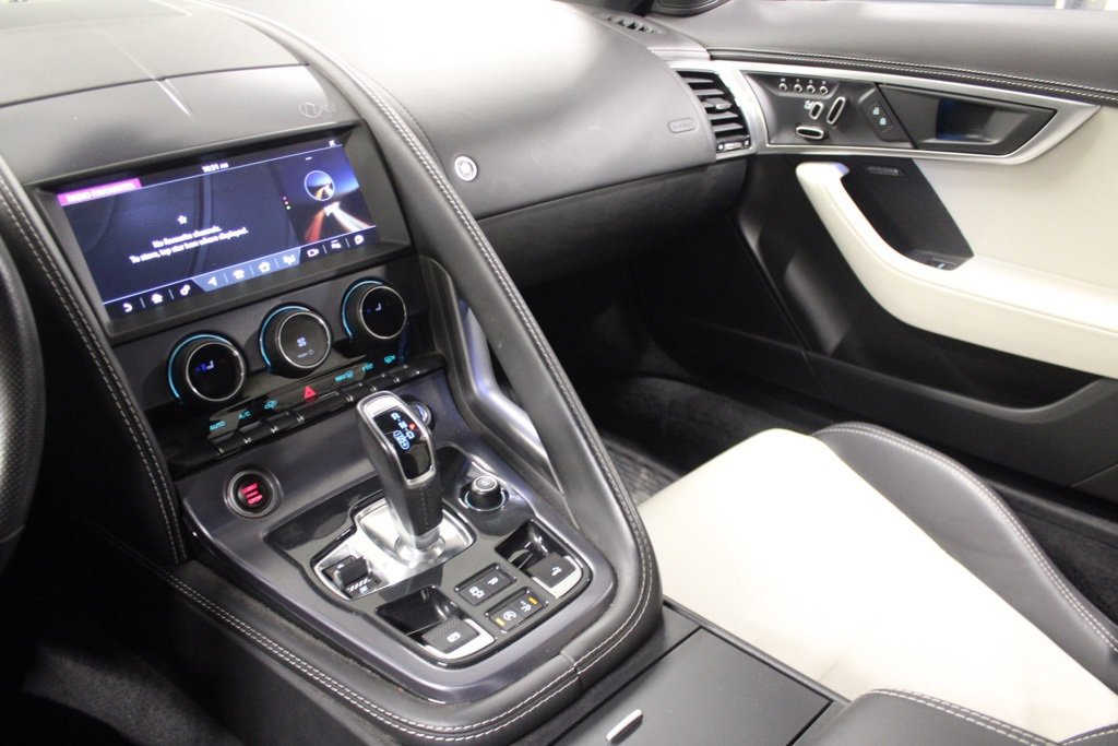 Used 2022 Jaguar F-TYPE R image 21