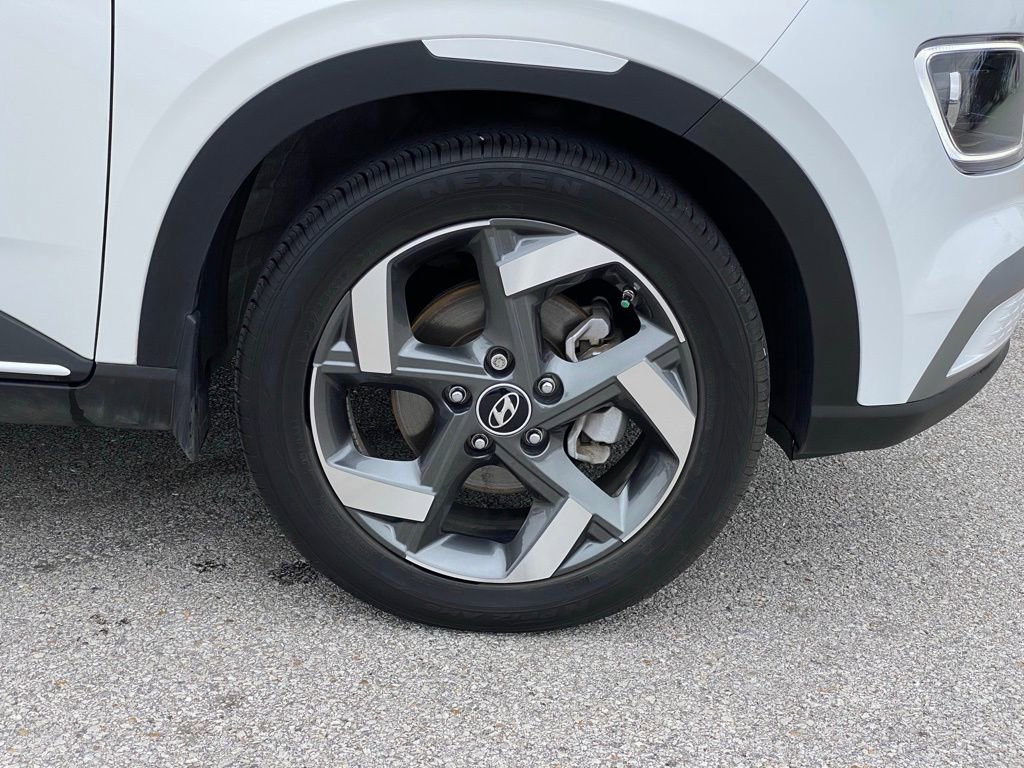 Used 2024 Hyundai Venue Limited image 35