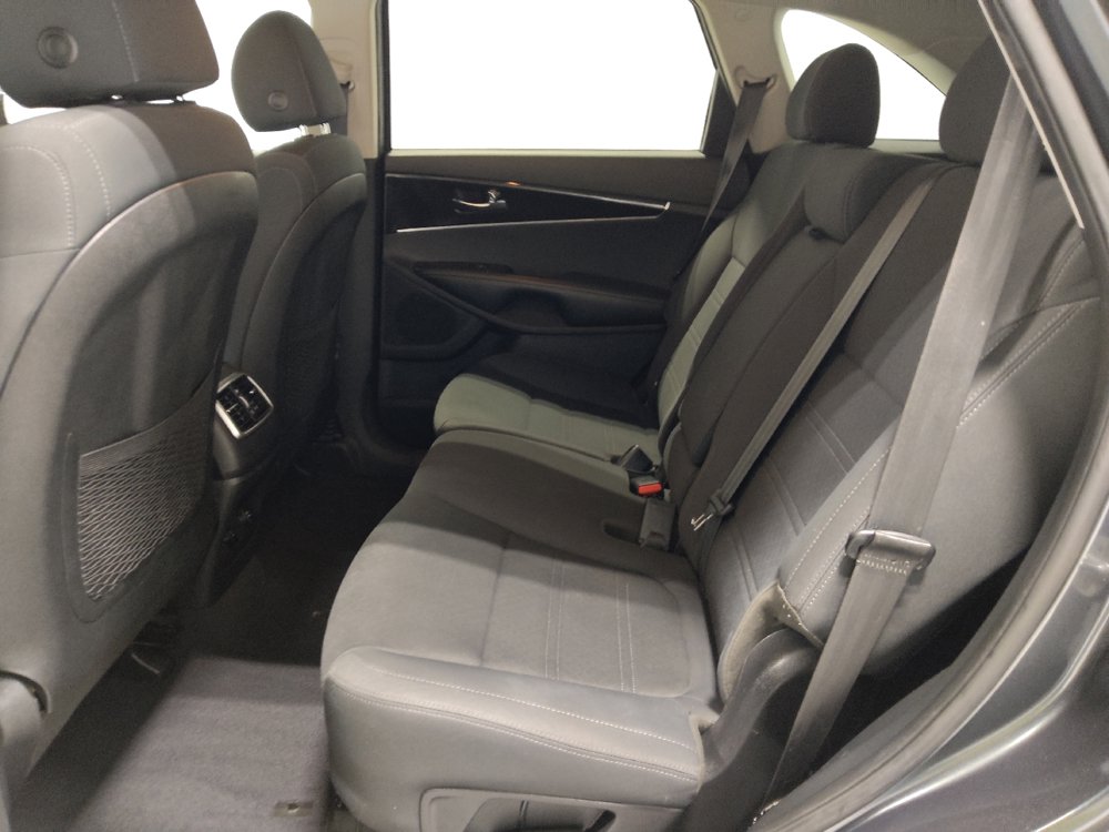 Used 2020 Kia Sorento LX FWD image 18
