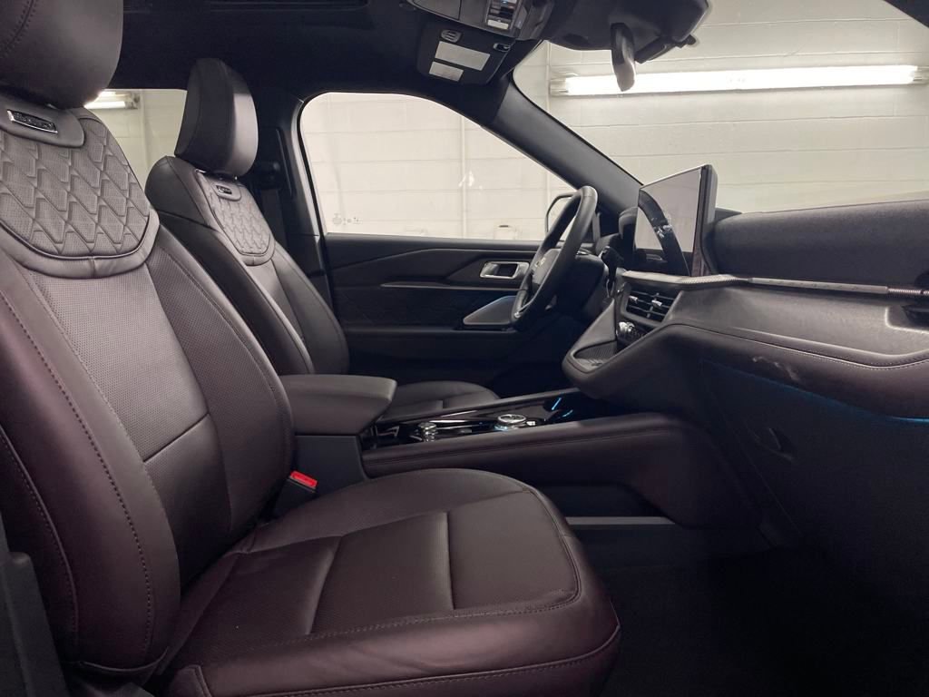Certified 2025 Ford Explorer Platinum w/ LUX Leather Package image 31