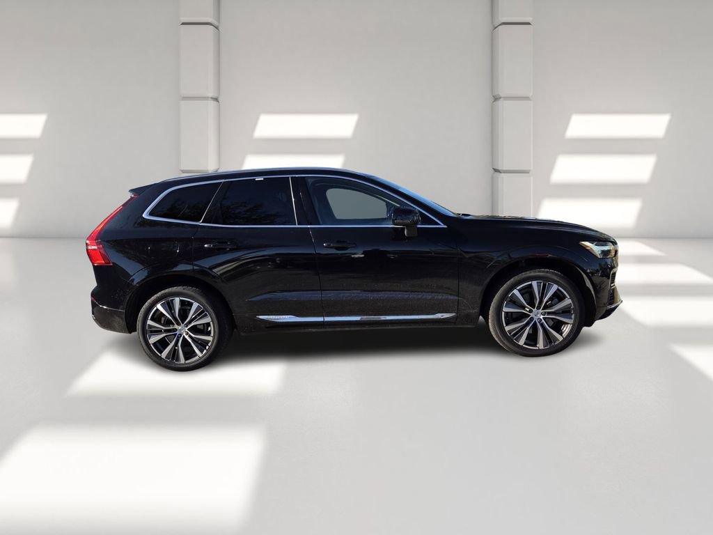 Used 2022 Volvo XC60 T8 Inscription Expression w/ Advanced Package image 3