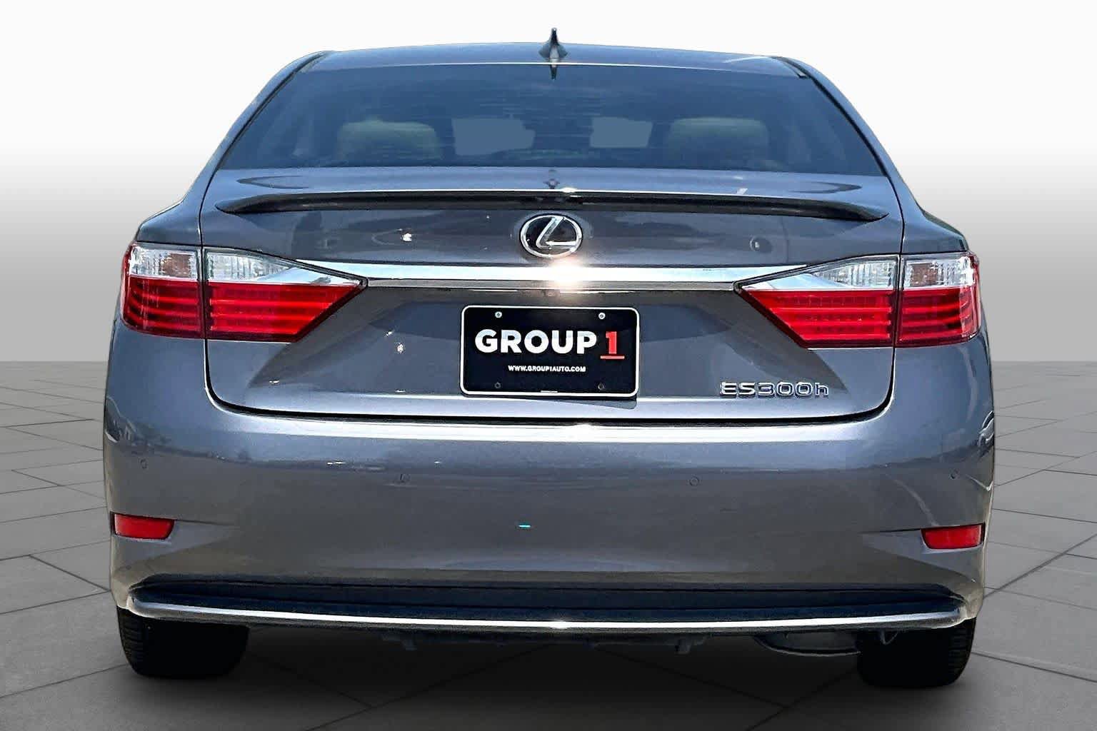 Used 2015 Lexus ES 300h w/ Navigation System Package FWD image 5