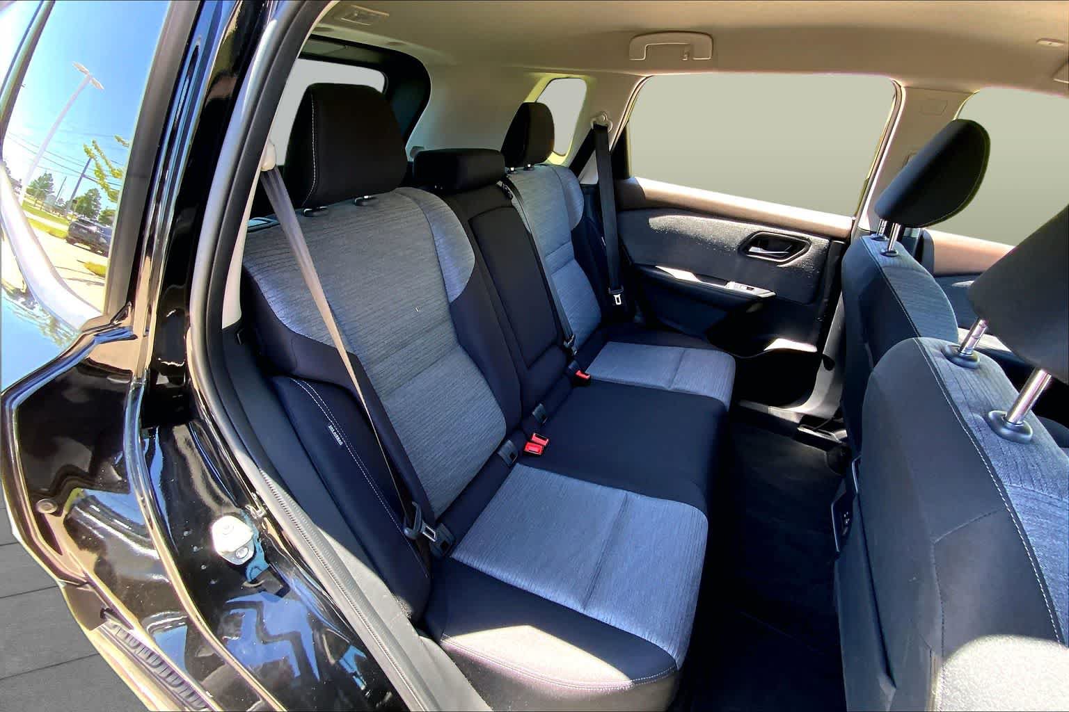 Used 2023 Nissan Rogue SV AWD/4WD image 18