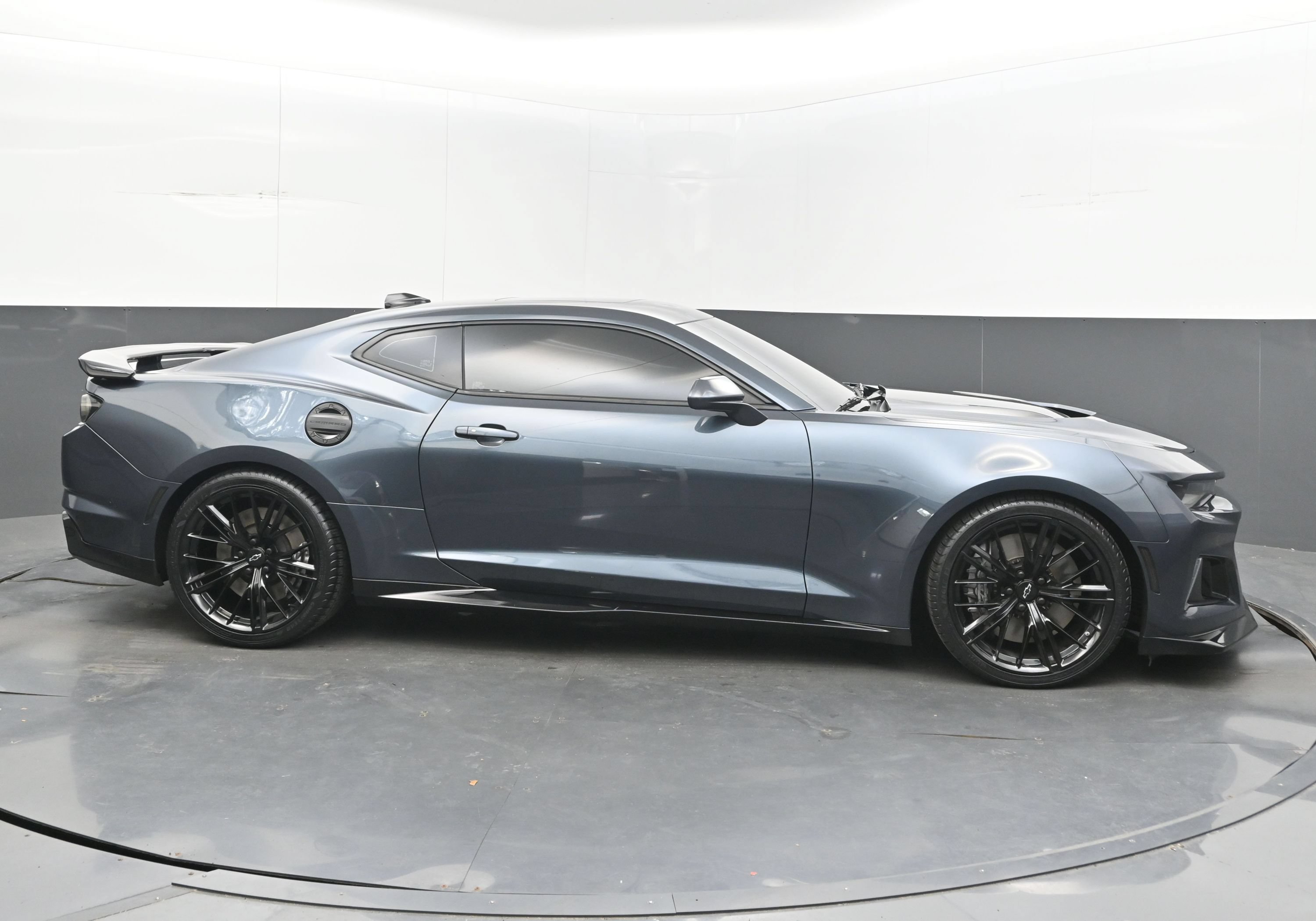 Used 2021 Chevrolet Camaro ZL1 w/ LPO, ZL1 Protection Package RWD image 7