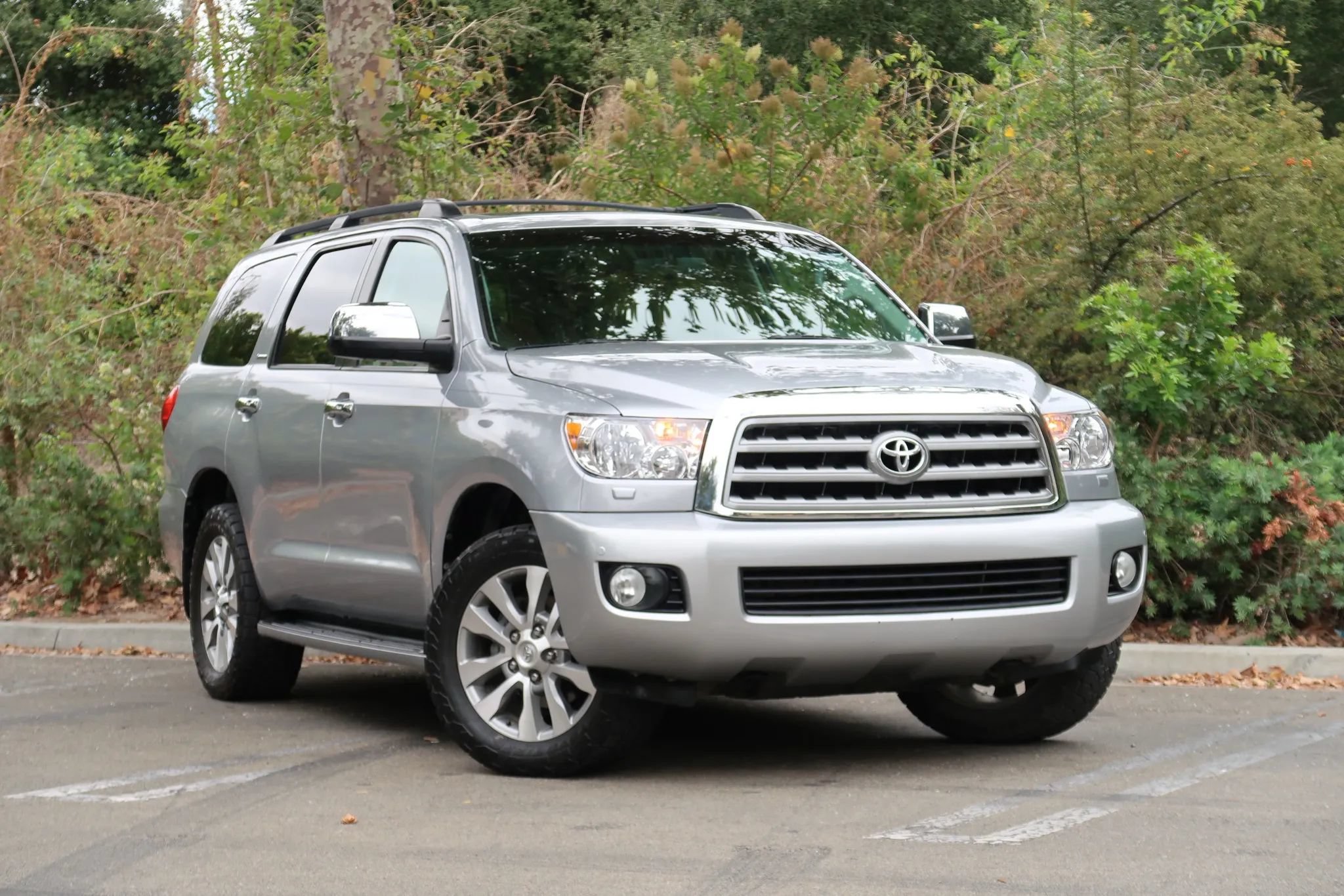 Used 2017 Toyota Sequoia Limited w/ Safety & Convenience Package AWD/4WD image 2