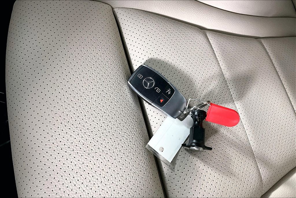 Used 2022 Mercedes-Benz GLC 300 w/ Premium Package Lite image 10