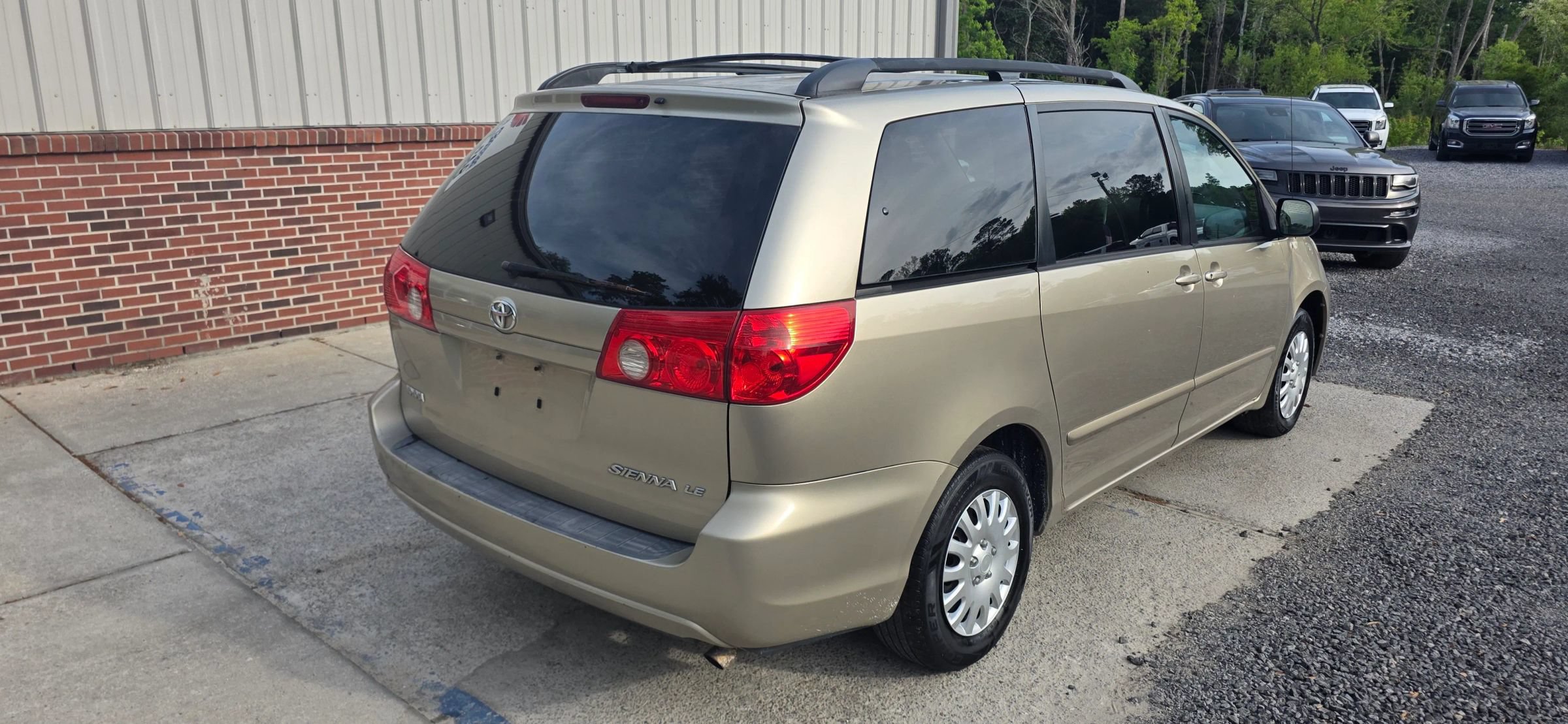 Used 2010 Toyota Sienna CE FWD image 6