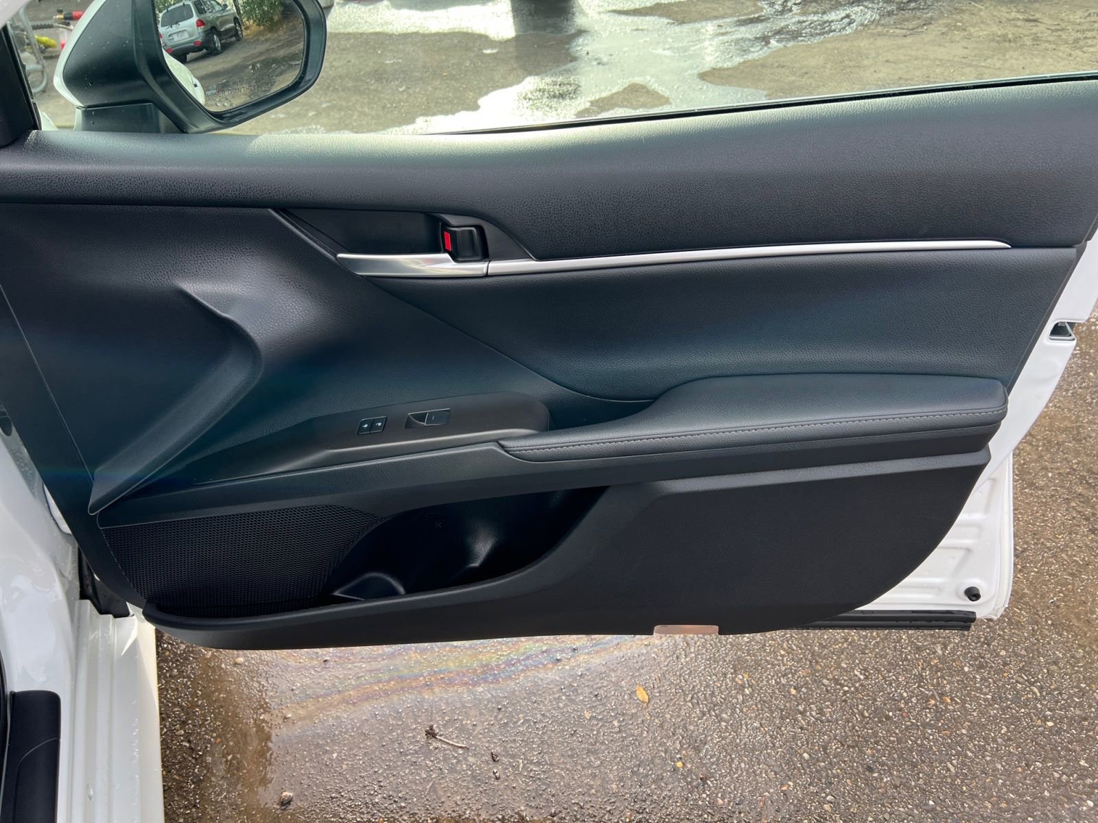 Used 2022 Toyota Camry XLE w/ Navigation Package image 17