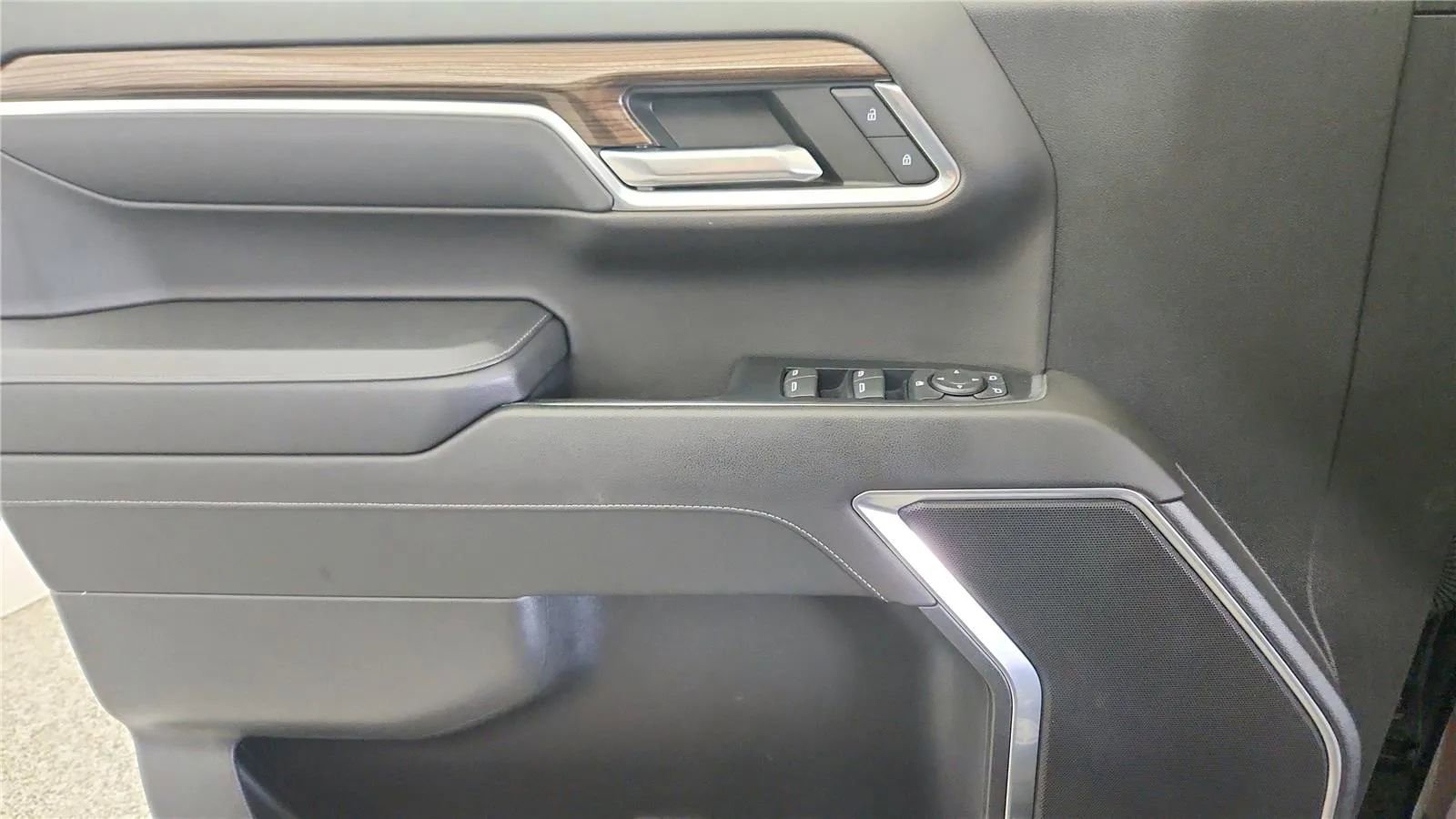 Used 2023 Chevrolet Silverado 1500 LT image 28