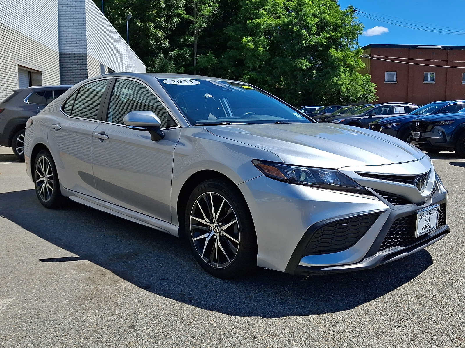 Used 2023 Toyota Camry SE w/ Convenience Package FWD image 3