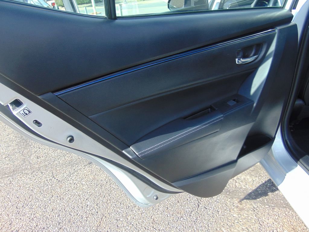 Used 2017 Toyota Corolla SE image 23