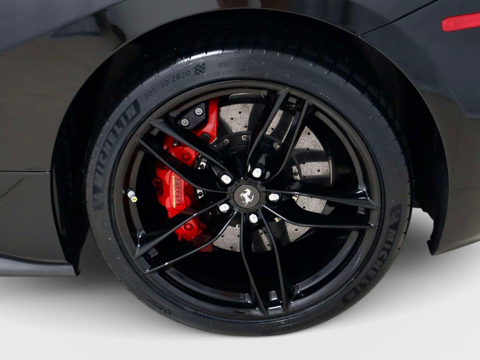 Used 2018 Ferrari 488 Spider RWD image 9