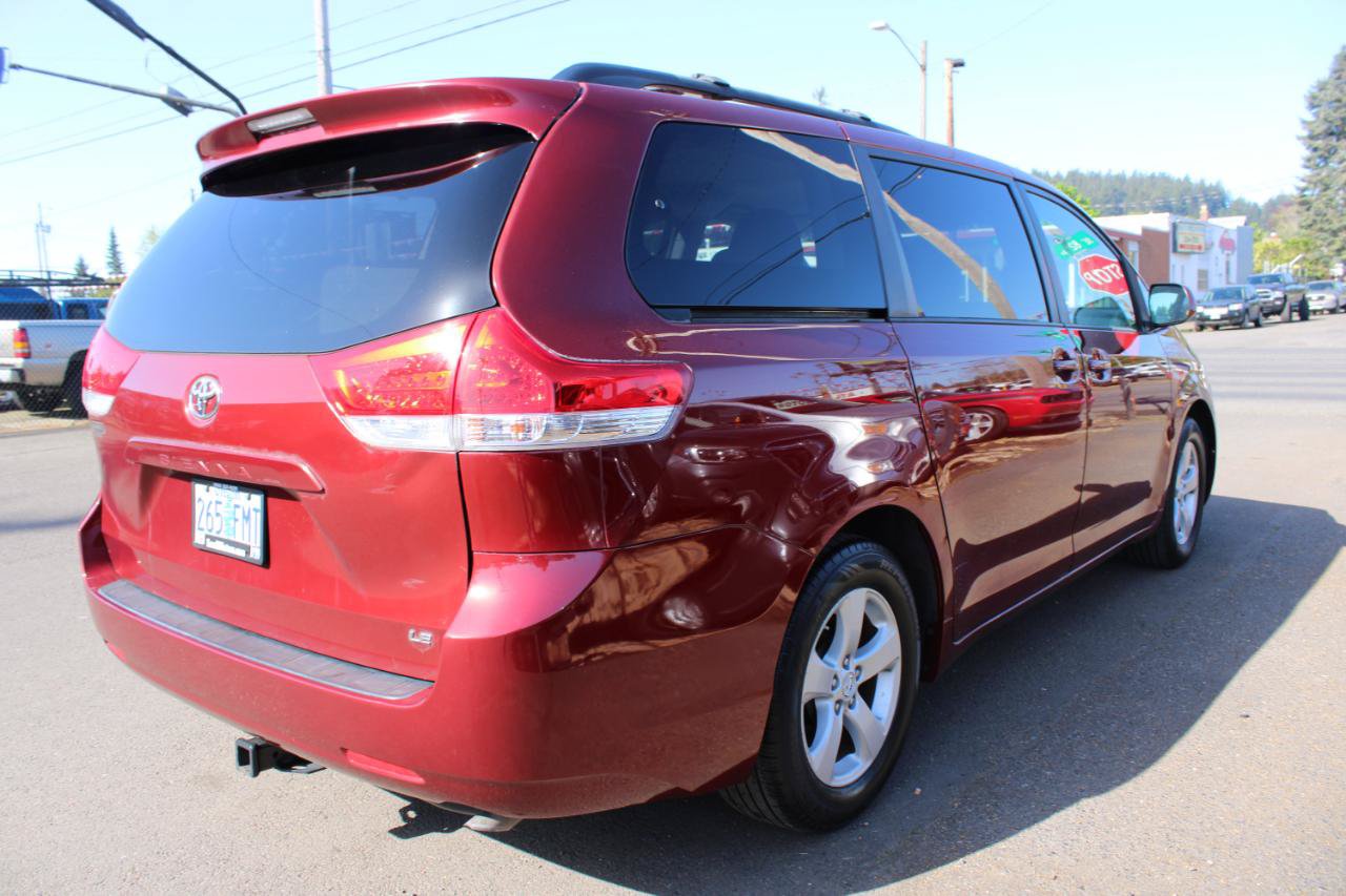 Used 2011 Toyota Sienna LE FWD image 6