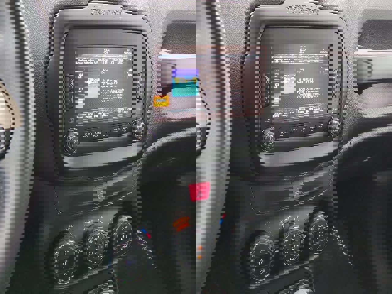 Used 2016 Jeep Renegade Latitude image 27