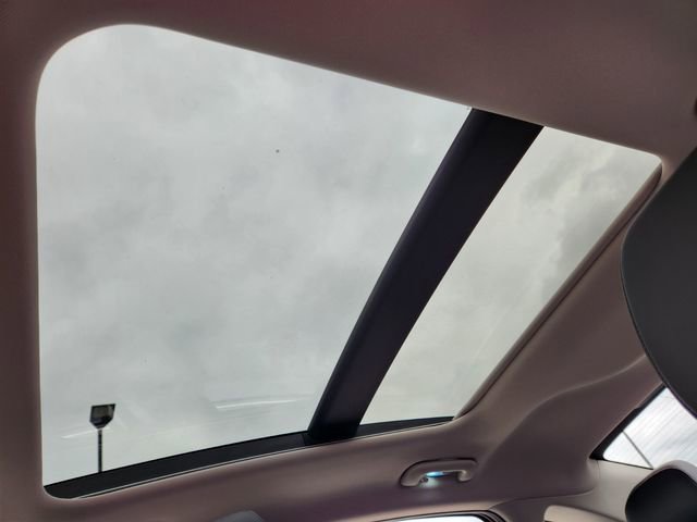 Used 2023 Hyundai Sonata Limited w/ Preferred Accessory Package FWD image 10