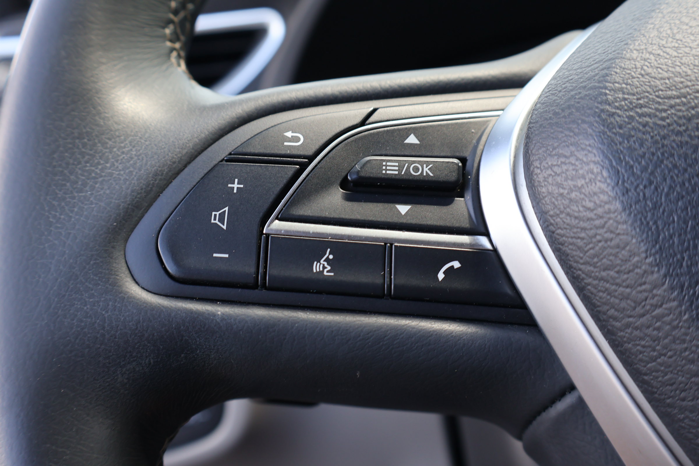Certified 2023 INFINITI QX50 Luxe FWD image 25