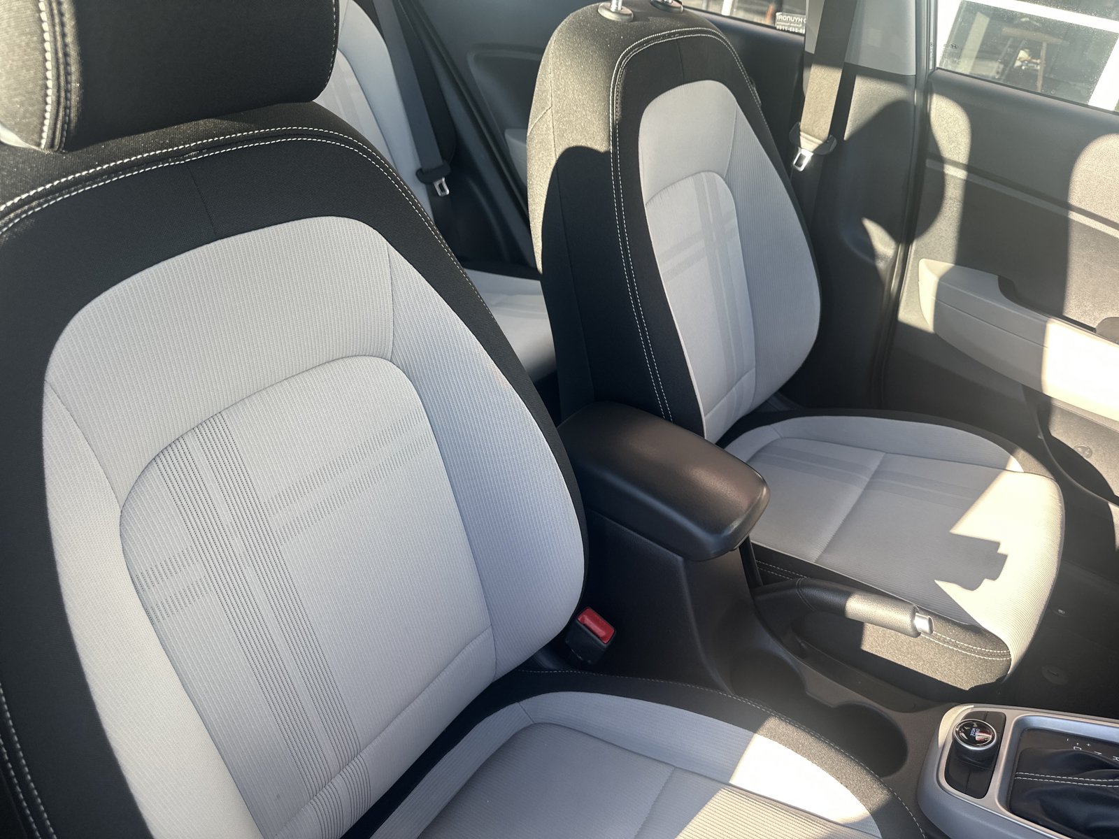 Used 2025 Hyundai Venue SEL FWD image 30