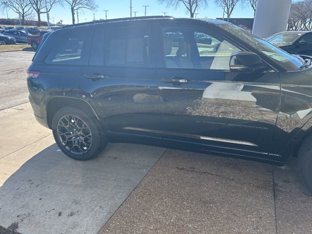 Used 2025 Jeep Grand Cherokee Summit image 4