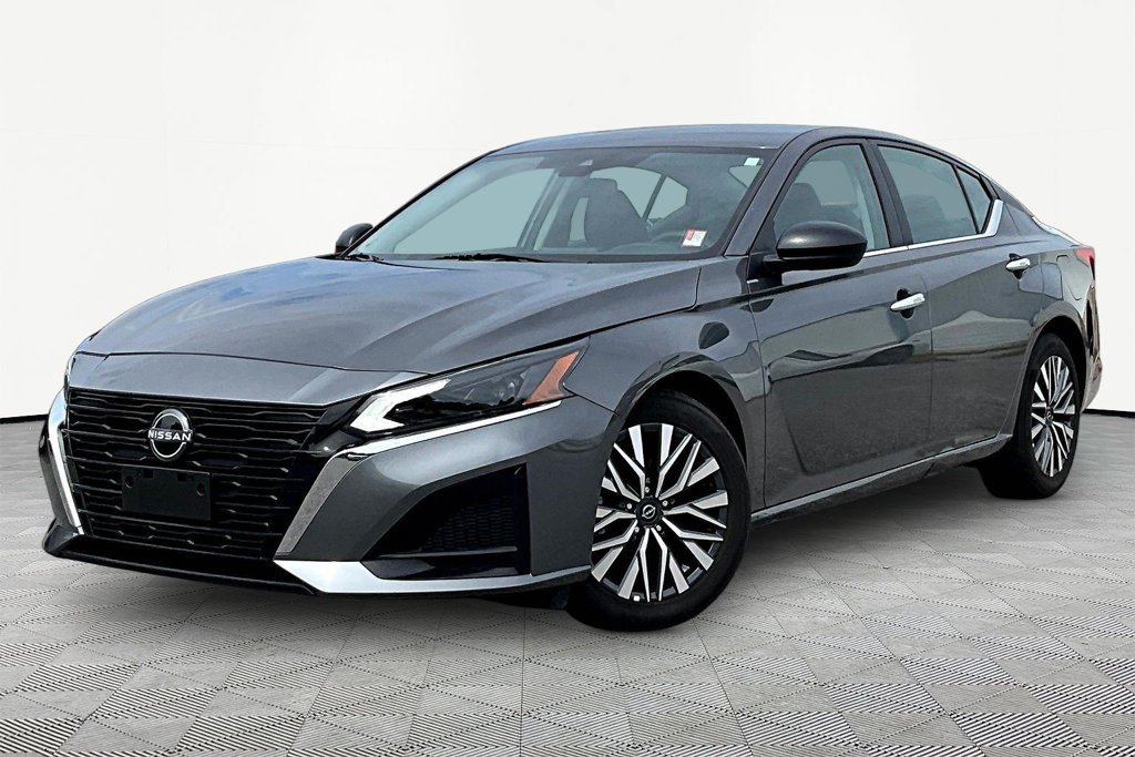Used 2025 Nissan Altima 2.5 SV