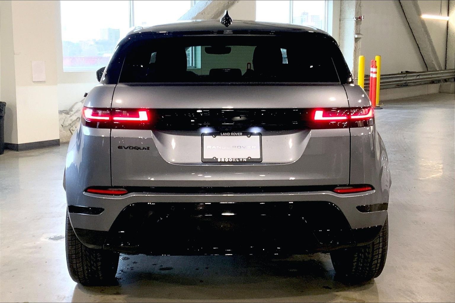 New 2026 Land Rover Range Rover Evoque Dynamic SE AWD/4WD image 4