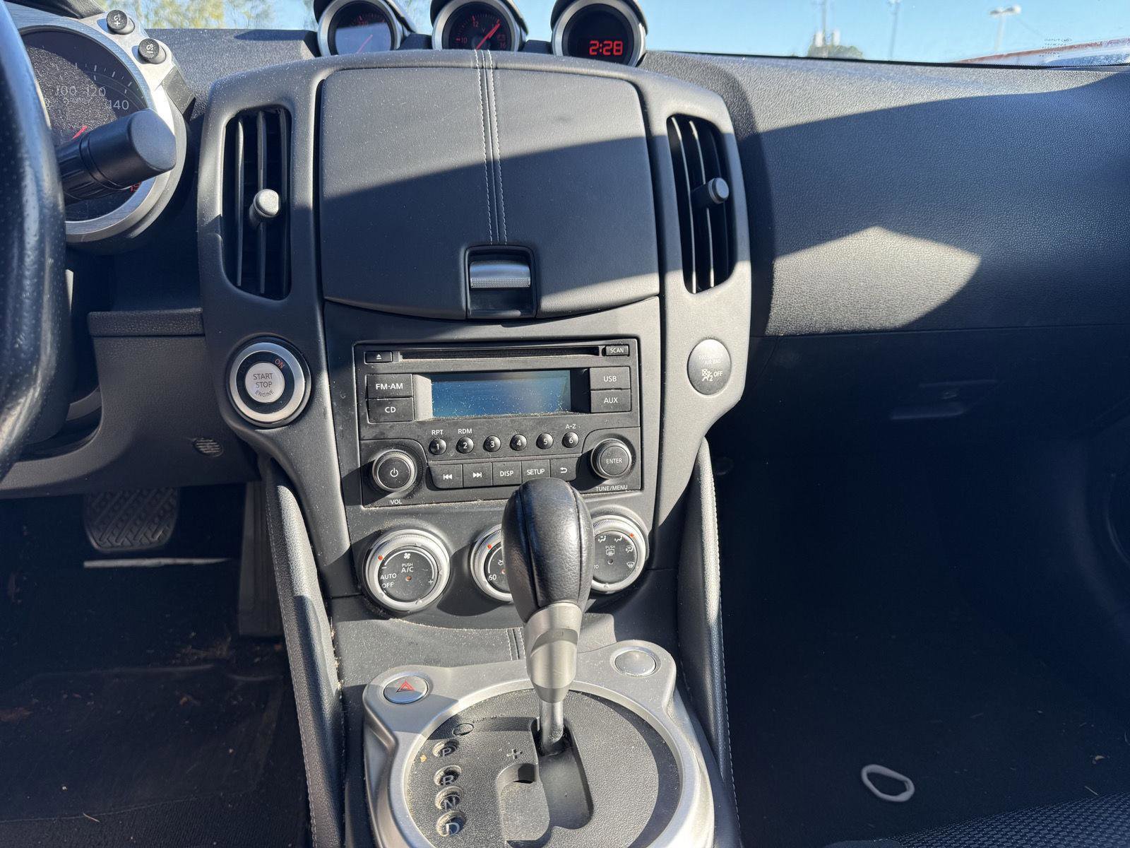 Used 2016 Nissan 370Z Base image 13