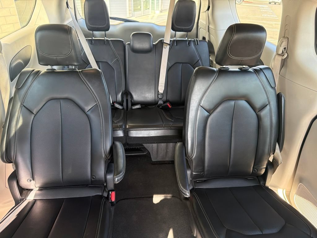 Used 2024 Chrysler Pacifica Touring-L FWD image 13