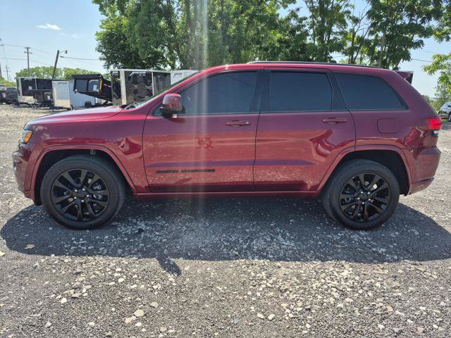 Used 2018 Jeep Grand Cherokee Altitude AWD/4WD image 3