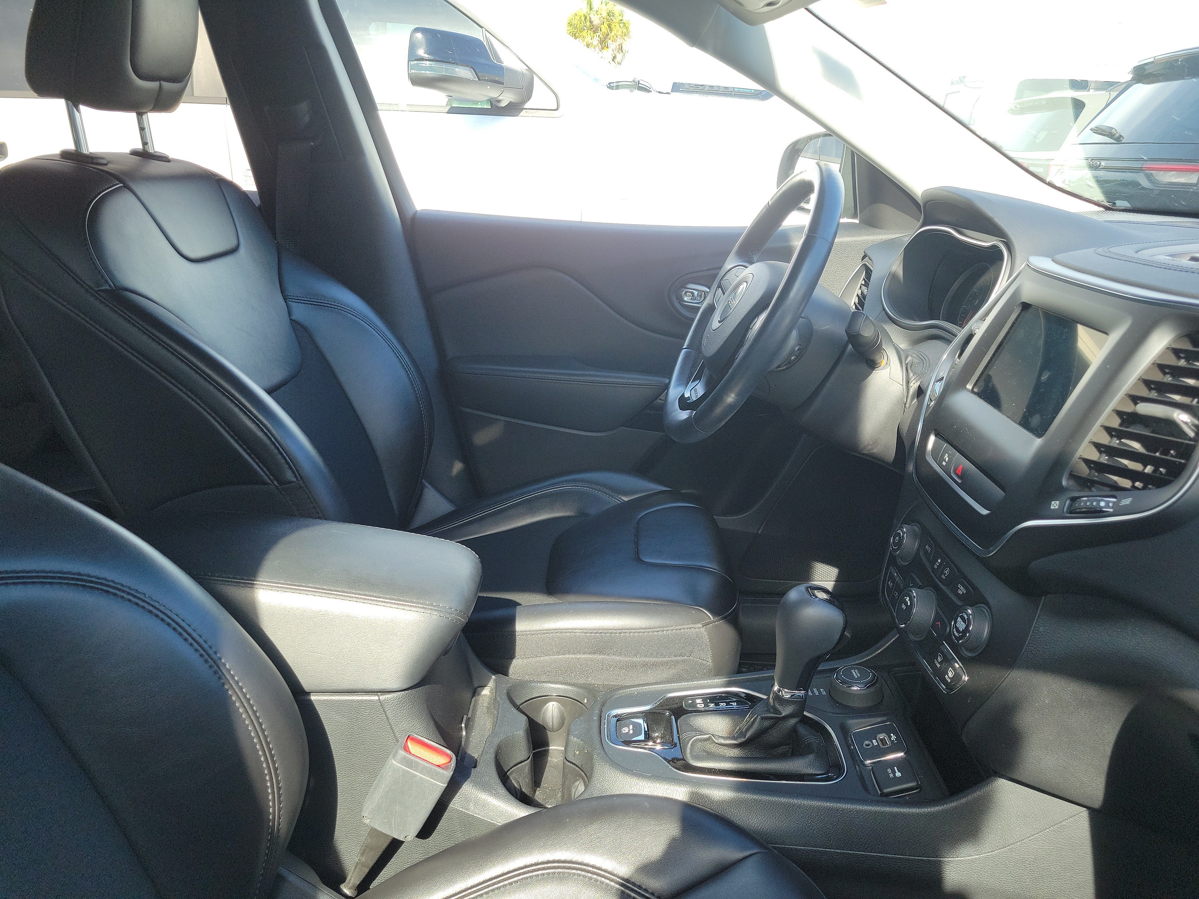 Used 2020 Jeep Cherokee Latitude Plus AWD/4WD image 8