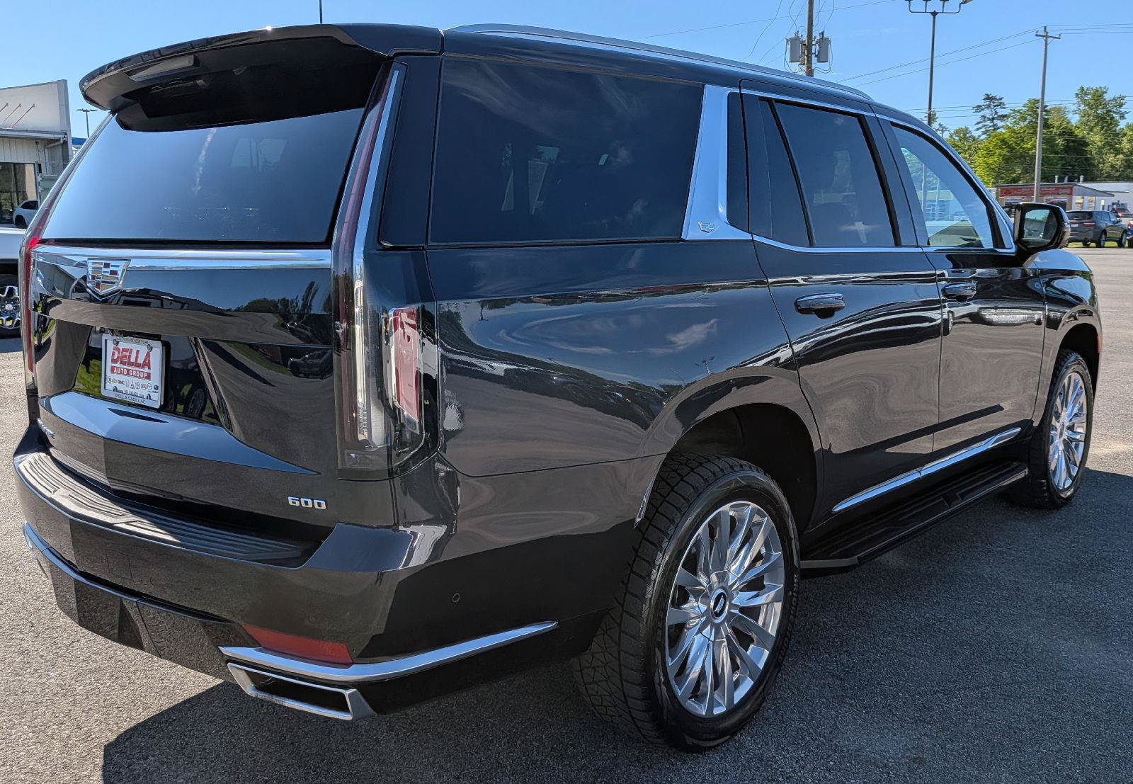 Used 2023 Cadillac Escalade Premium Luxury AWD/4WD image 8