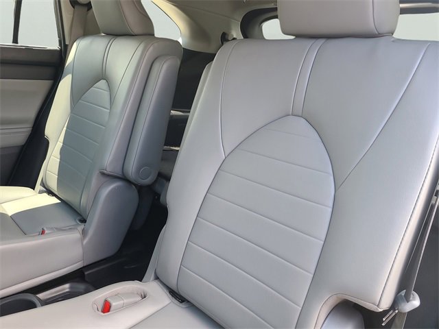 Used 2022 Toyota Highlander XLE image 14