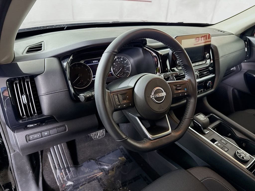 Certified 2024 Nissan Pathfinder SV w/ Black Appearance Package image 17