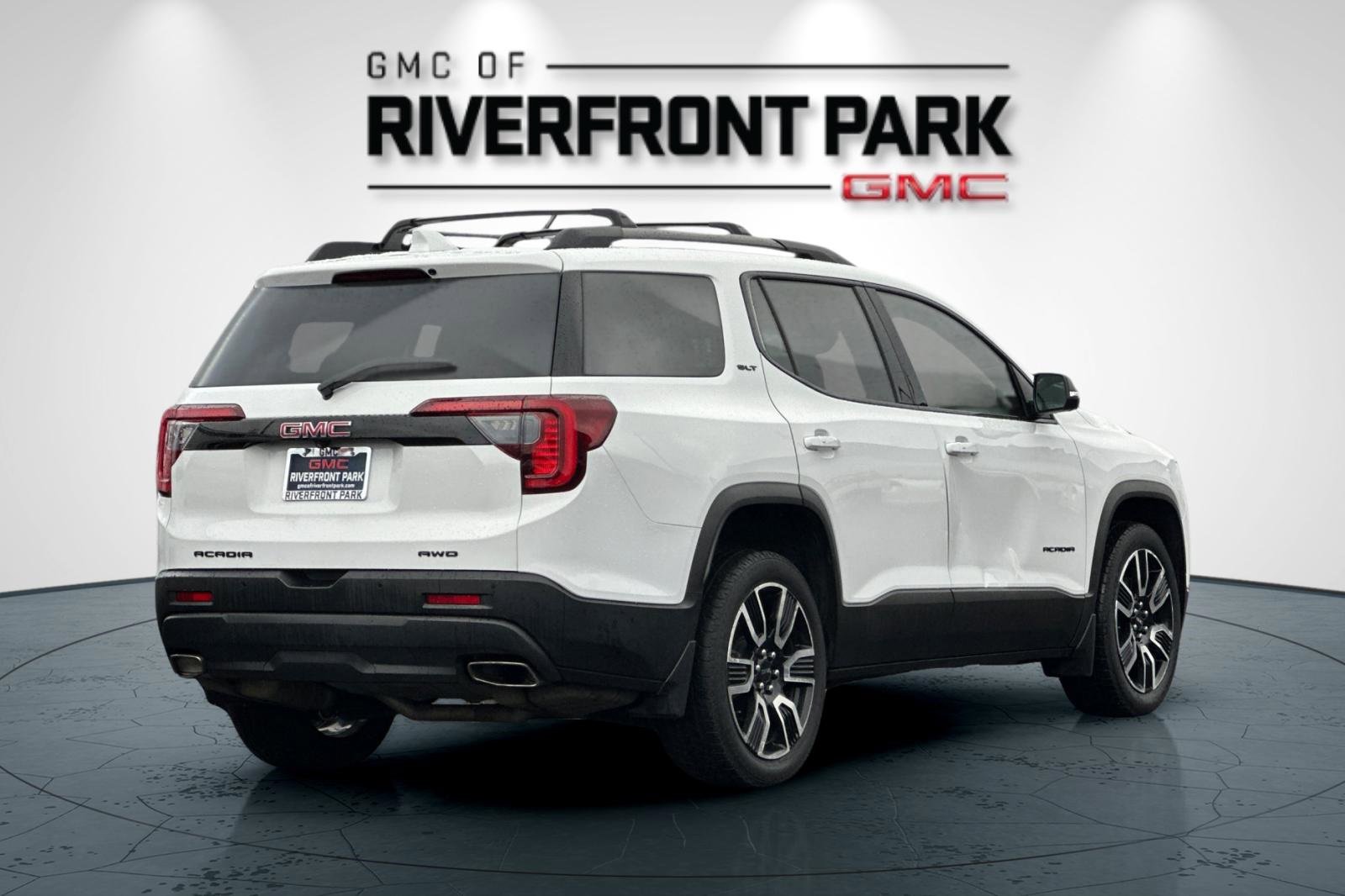 Used 2021 GMC Acadia SLT w/ Elevation Edition image 3